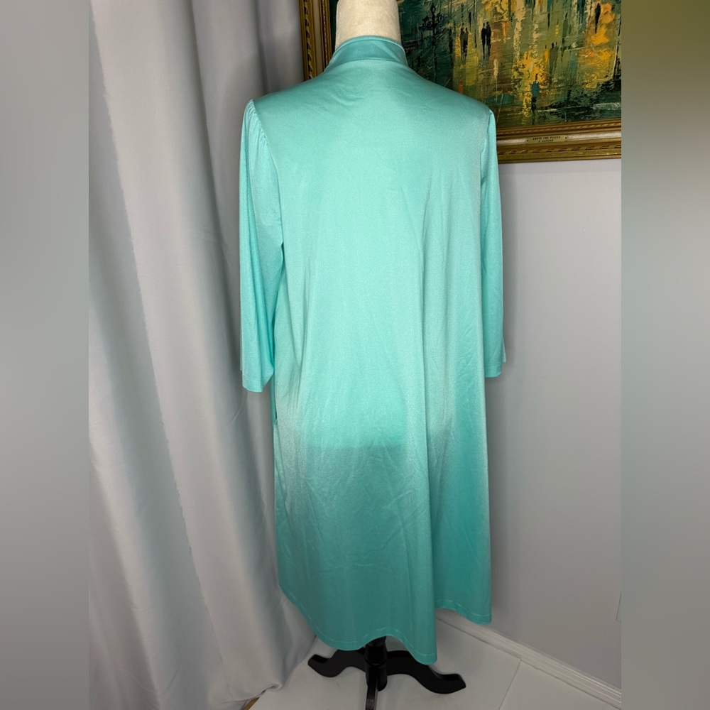 Vintage Robe - Picture 3 of 10